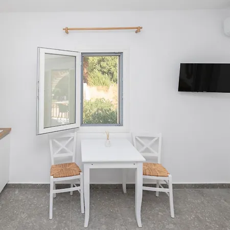 Delfinaki Boutique ,naxos Lionas