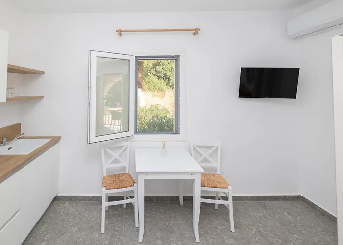 Delfinaki Boutique ,naxos Lionas