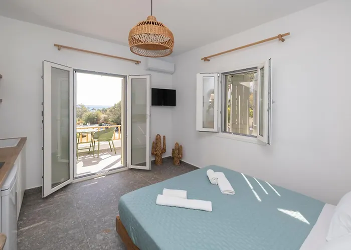 Delfinaki Boutique ,naxos Inn Lionas